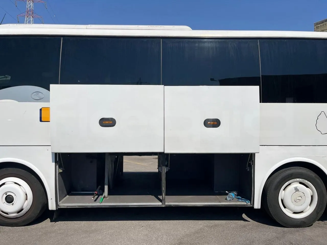 King Long XMQ6900 - luggage rack photo