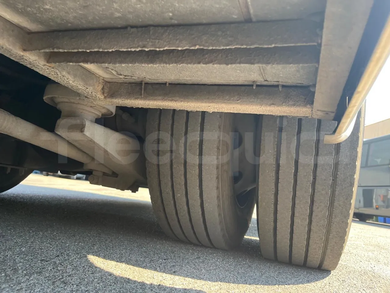 King Long XMQ6900 - tread condition front tires left