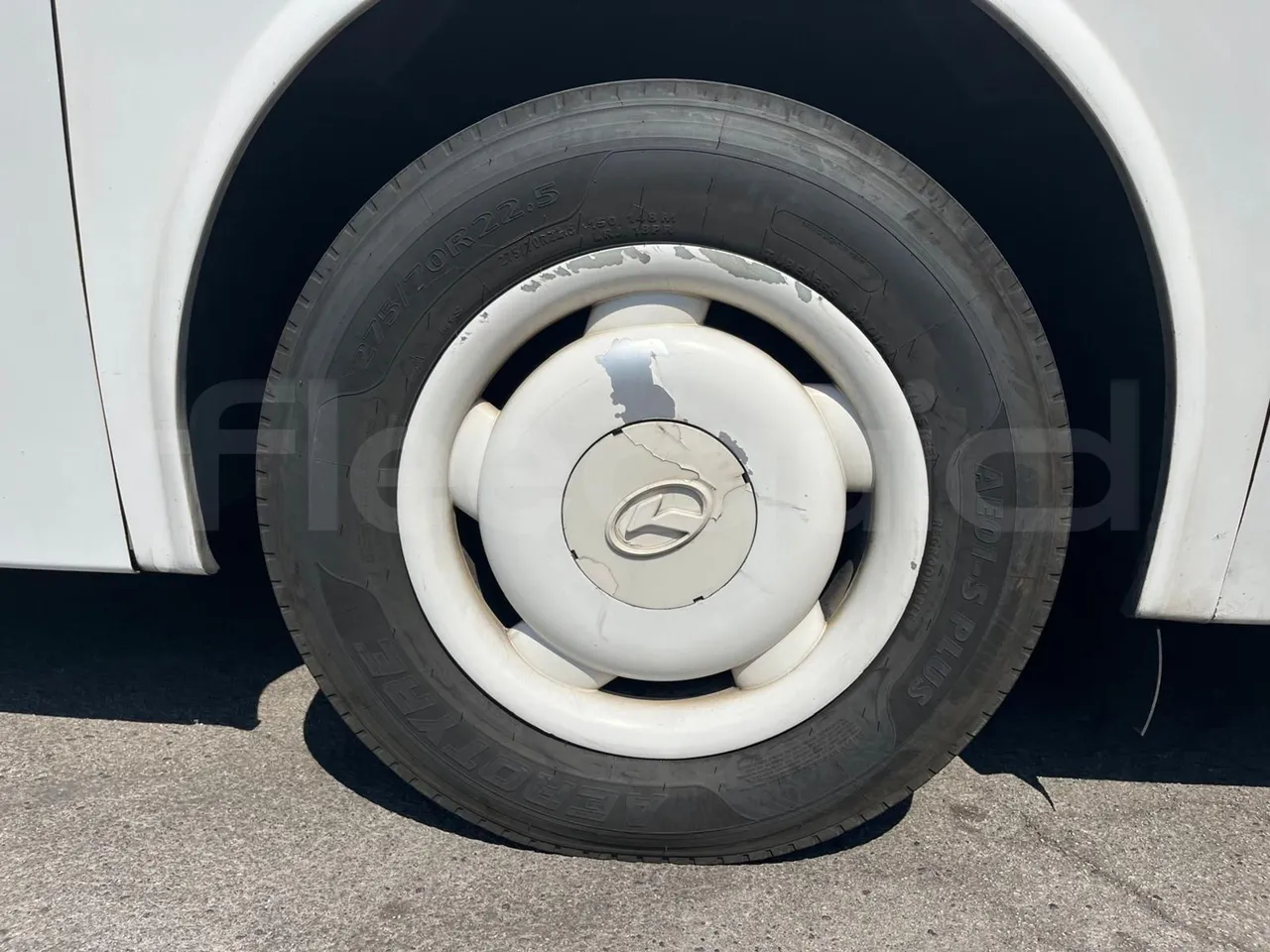 King Long XMQ6900 - tread condition front tires right