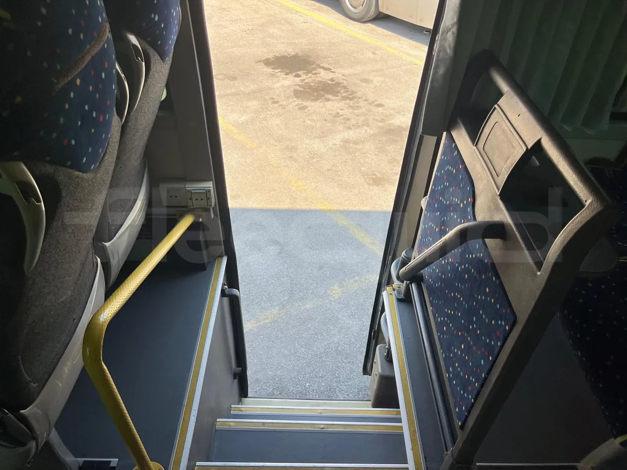King Long XMQ6900 - overhead compartments photo