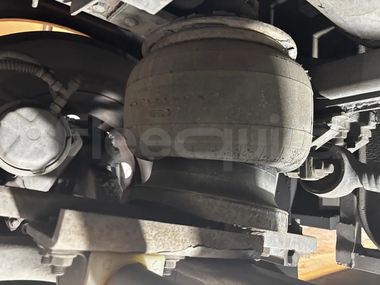 King Long XMQ6900 - axle 3 air springs 2 right