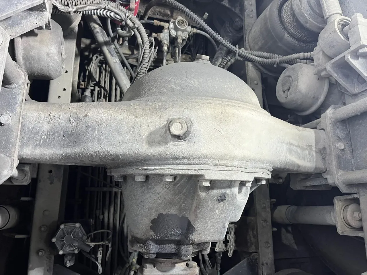 King Long XMQ6900 - axel 3 leaf spring left