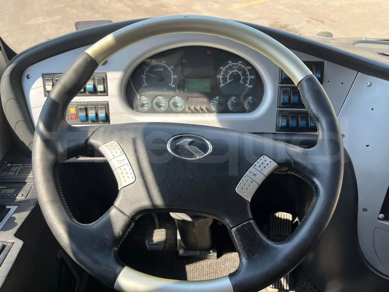 King Long XMQ6900 - steering wheel photo
