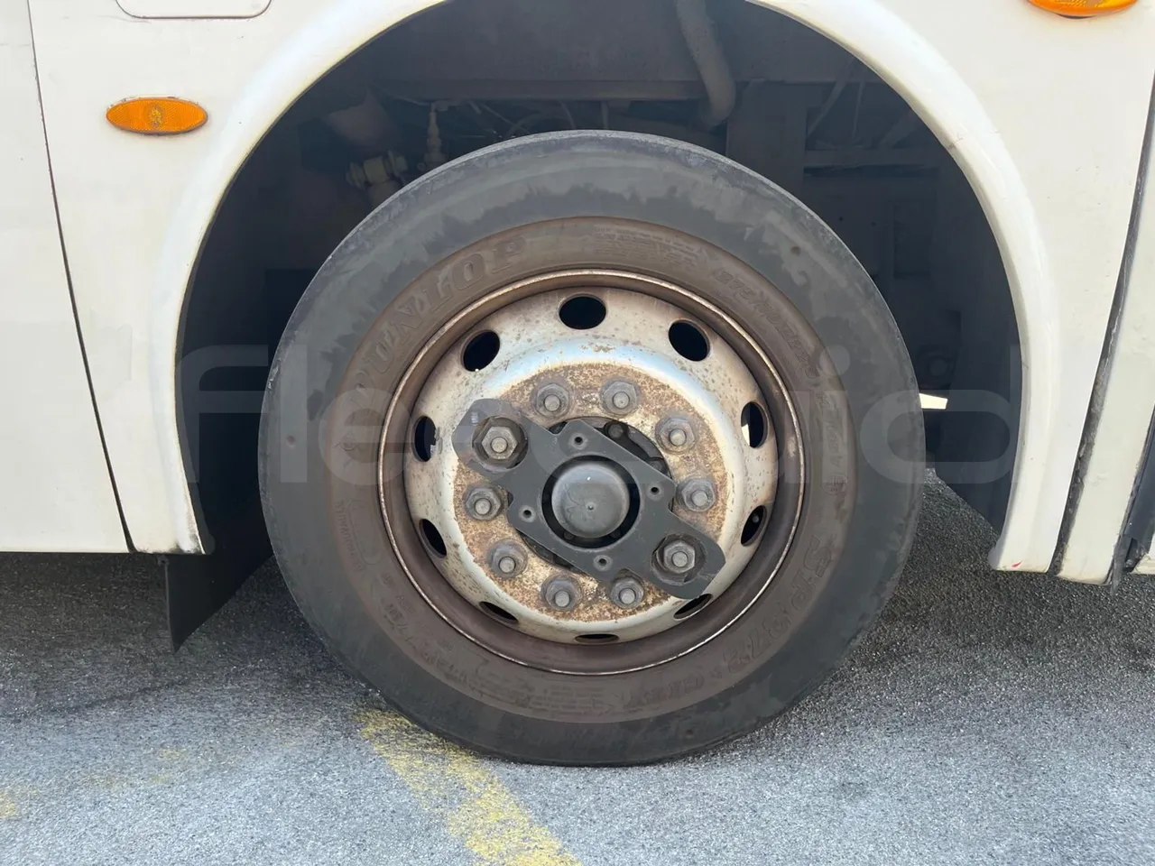 King Long XMQ6900 - front left tire measurements