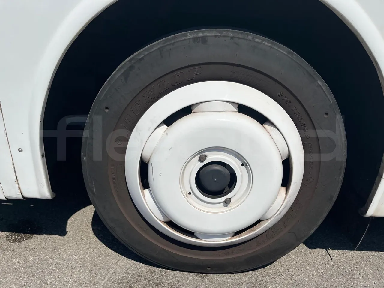 King Long XMQ6900 - rear left tire photo