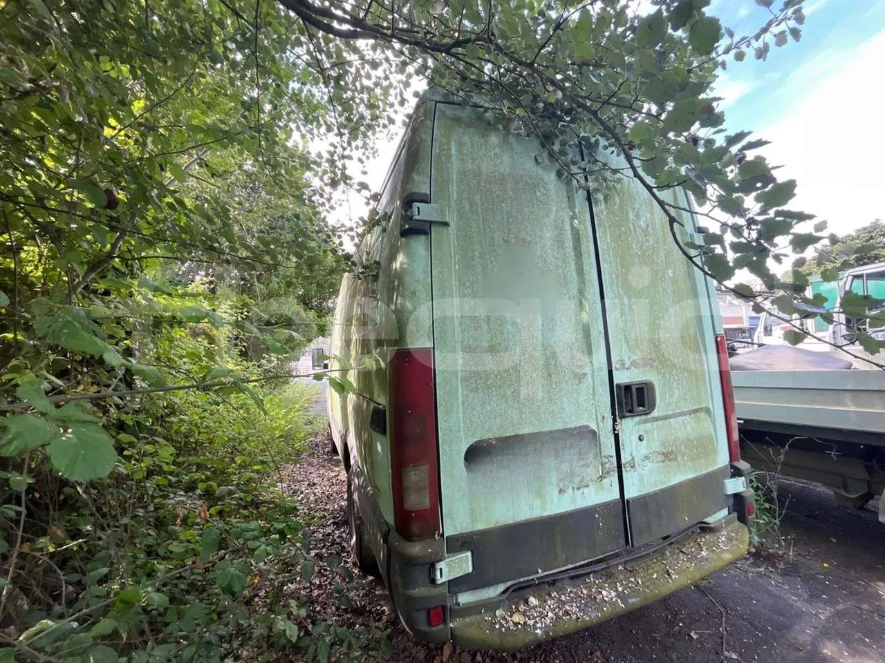 Iveco Daily 35/A - EUR3 - 85.3kW - 5.921m - 3/4 left rear side