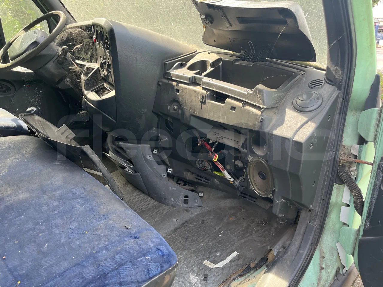 Iveco Daily 35/A - EUR3 - 85.3kW - 5.921m - buttons panels on (mandatory for bus to scrap)