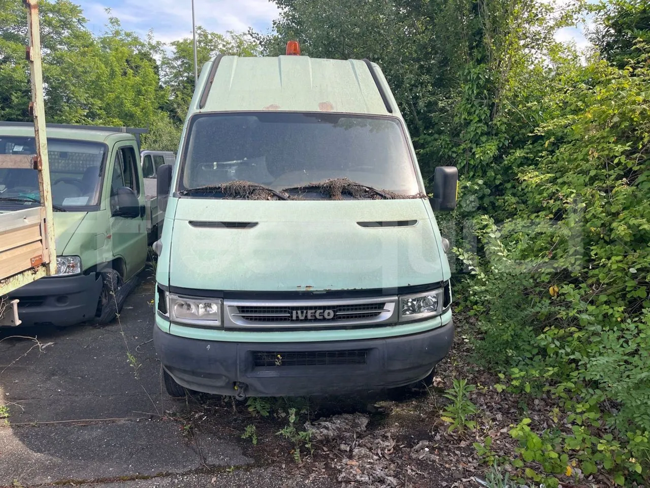 Iveco Daily 35/A - EUR3 - 85.3kW - 5.921m - front photo