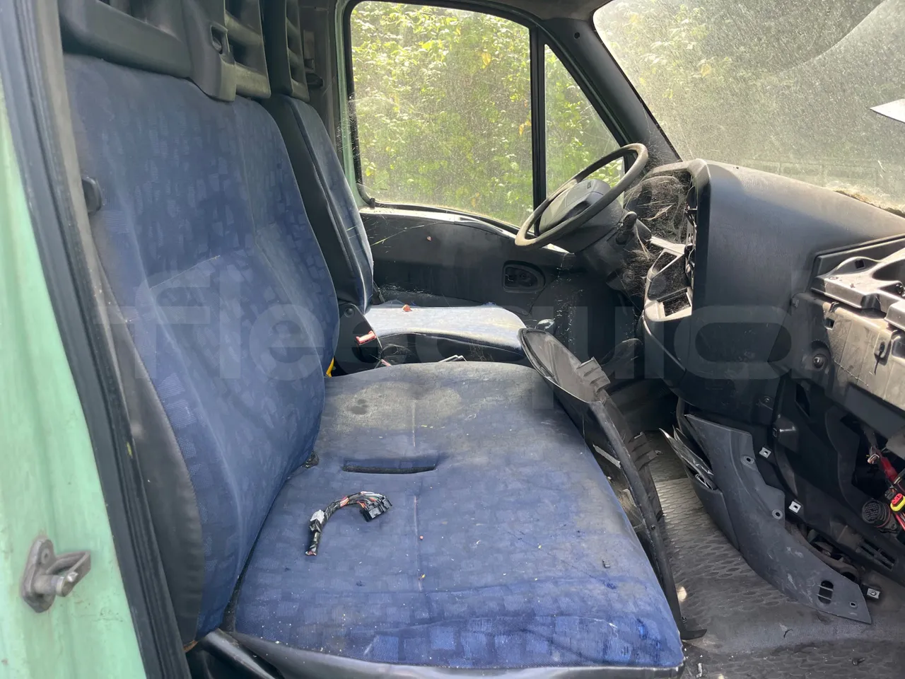 Iveco Daily 35/A - EUR3 - 85.3kW - 5.921m - interior reverse seats driver height (mandatory for bus to scrap)