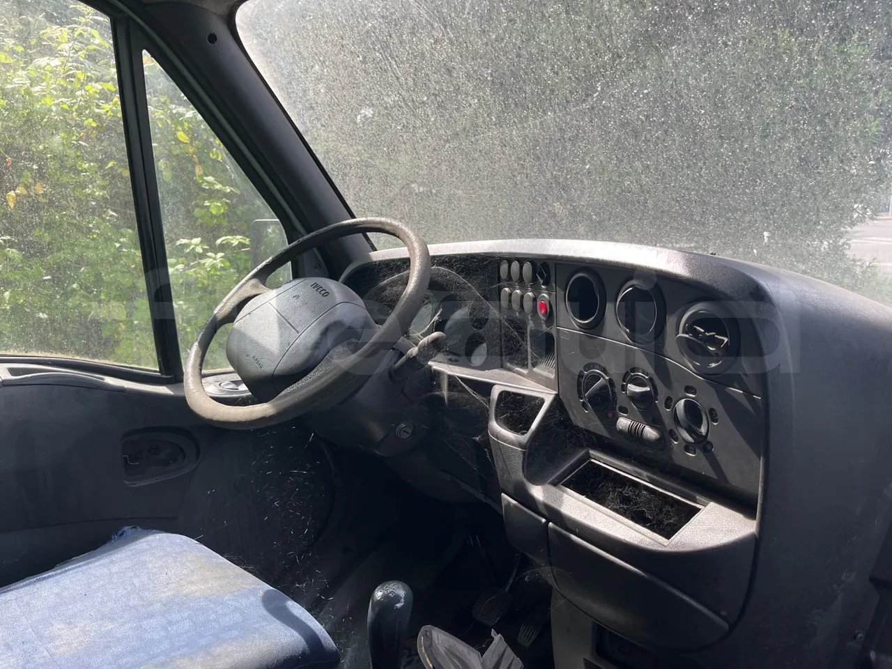 Iveco Daily 35/A - EUR3 - 85.3kW - 5.921m - steering wheel photo