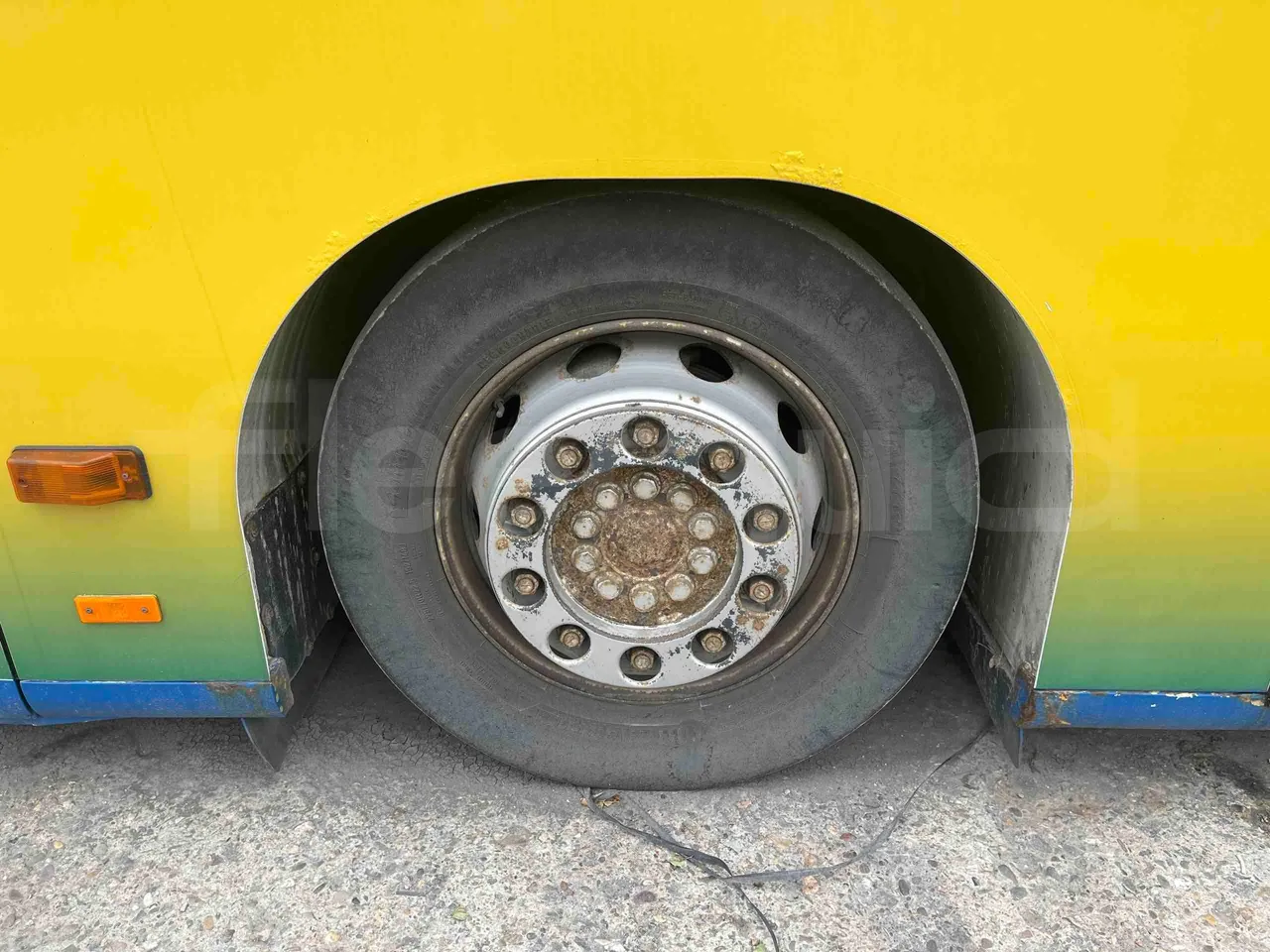 Mercedes-Benz Citaro - tread condition front tires left