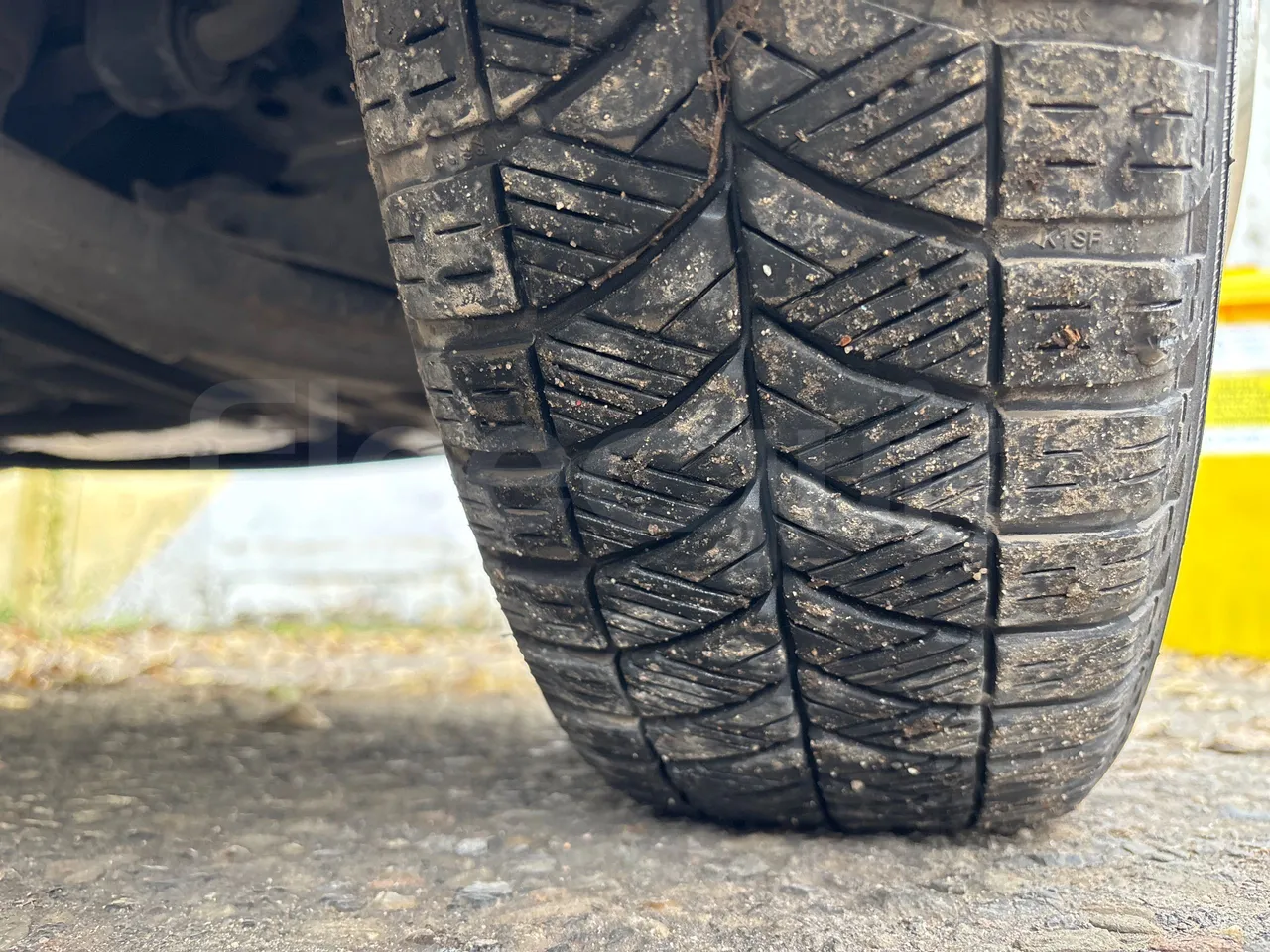 Mercedes-Benz Sprinter Mercus - Euro6 - 120kW -  6.961mt - tread condition front tires right