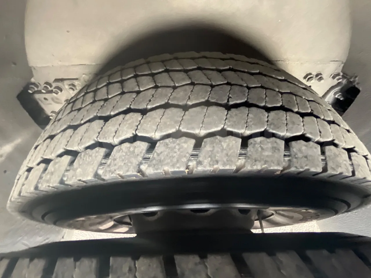 Volvo 9500 B4SC - EUR6 - 286kW - 12.290m - axel 2 air springs 1 left