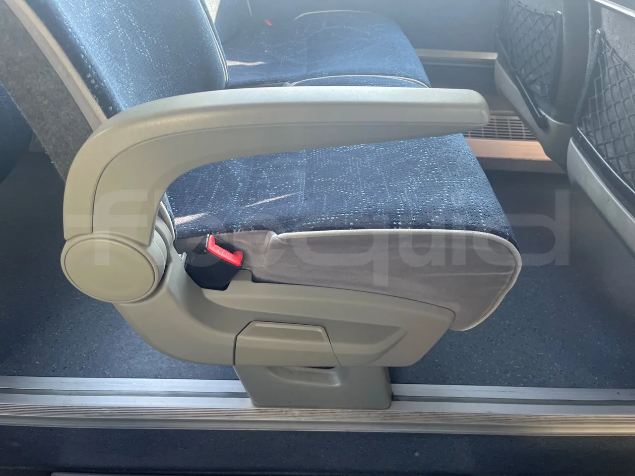 Volvo 9500 B4SC - EUR6 - 286kW - 12.290m - armrest detail photo