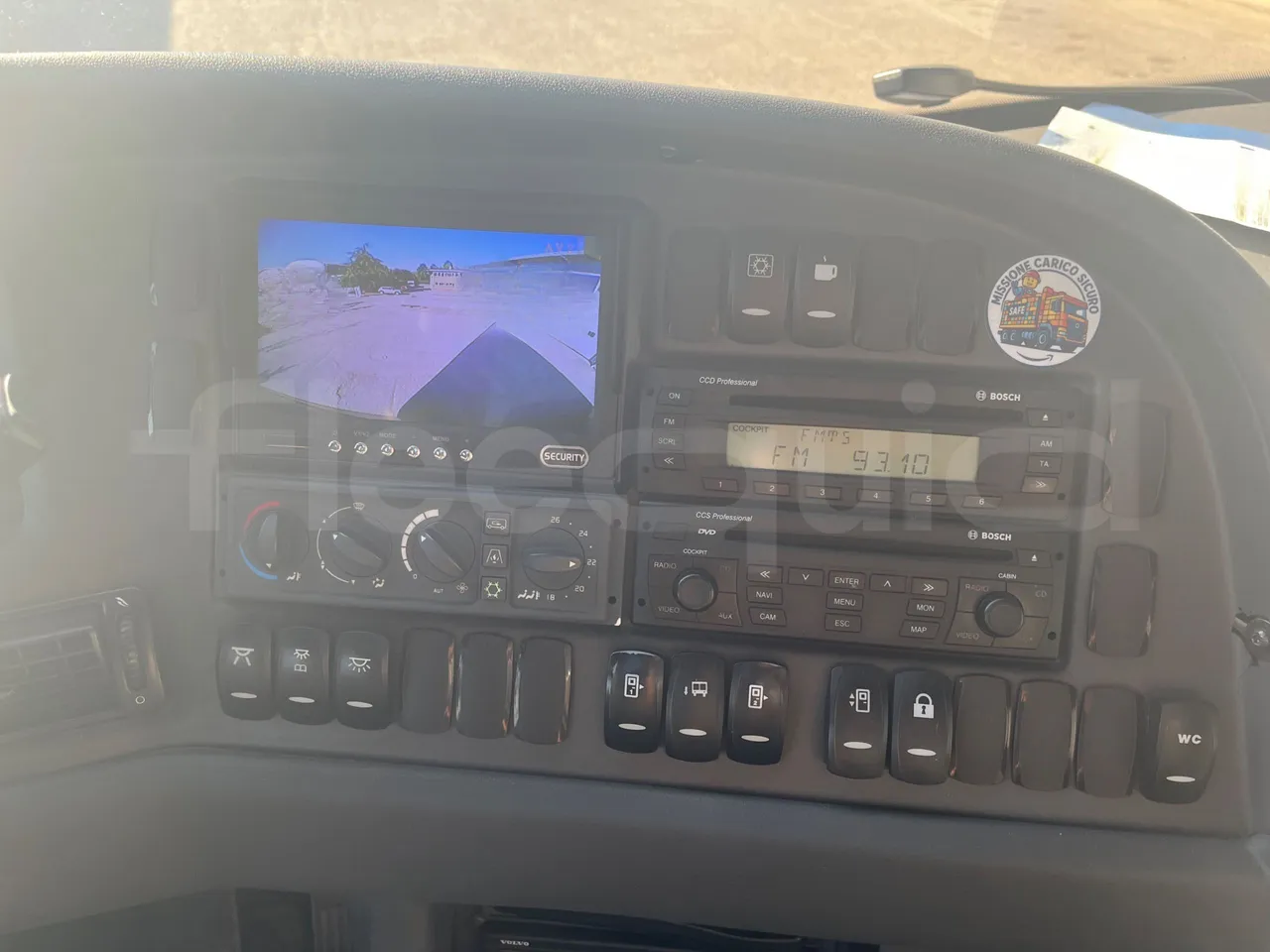 Volvo 9500 B4SC - EUR6 - 286kW - 12.290m - buttons panels on