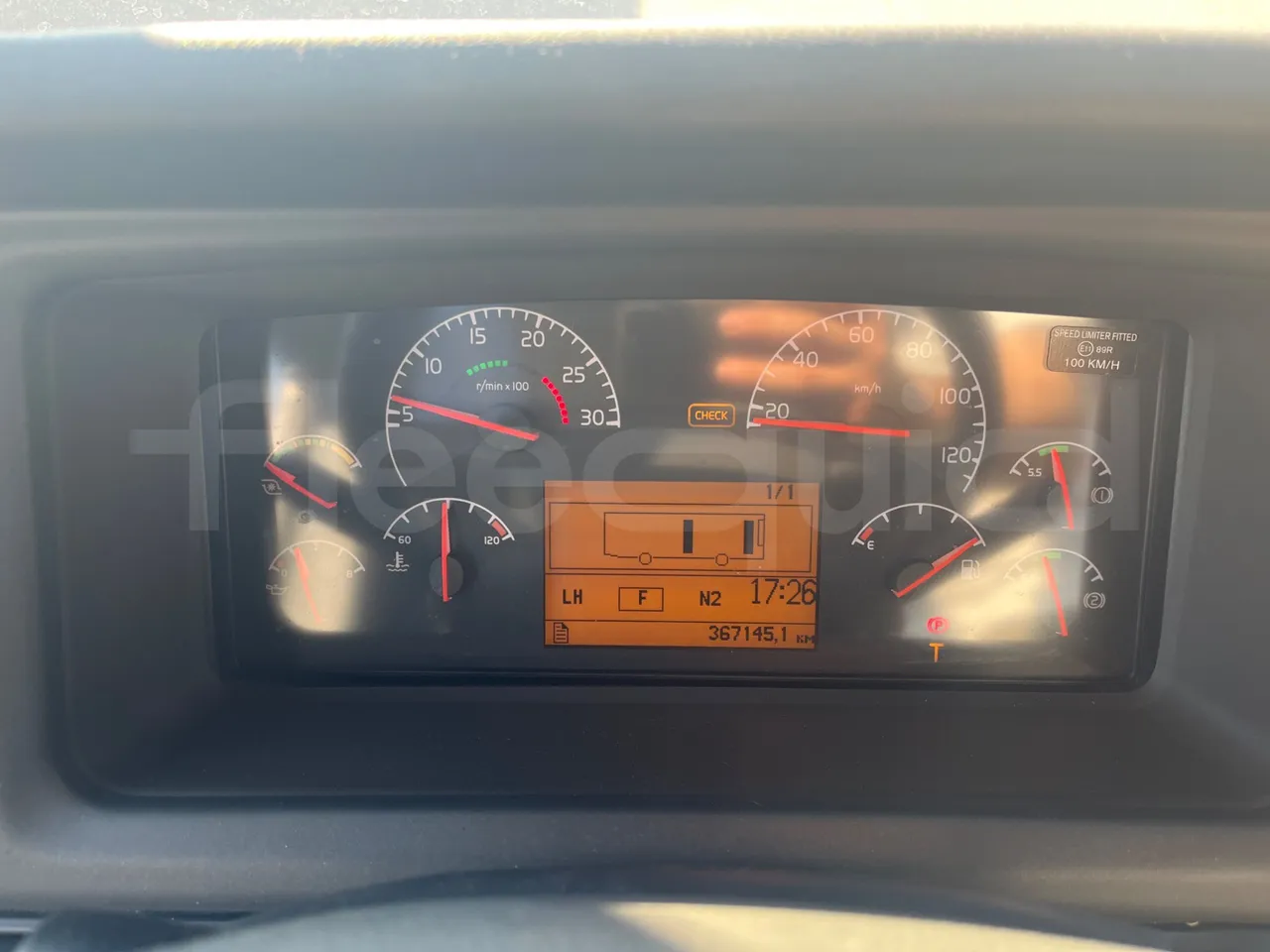 Volvo 9500 B4SC - EUR6 - 286kW - 12.290m - dashboard lights on