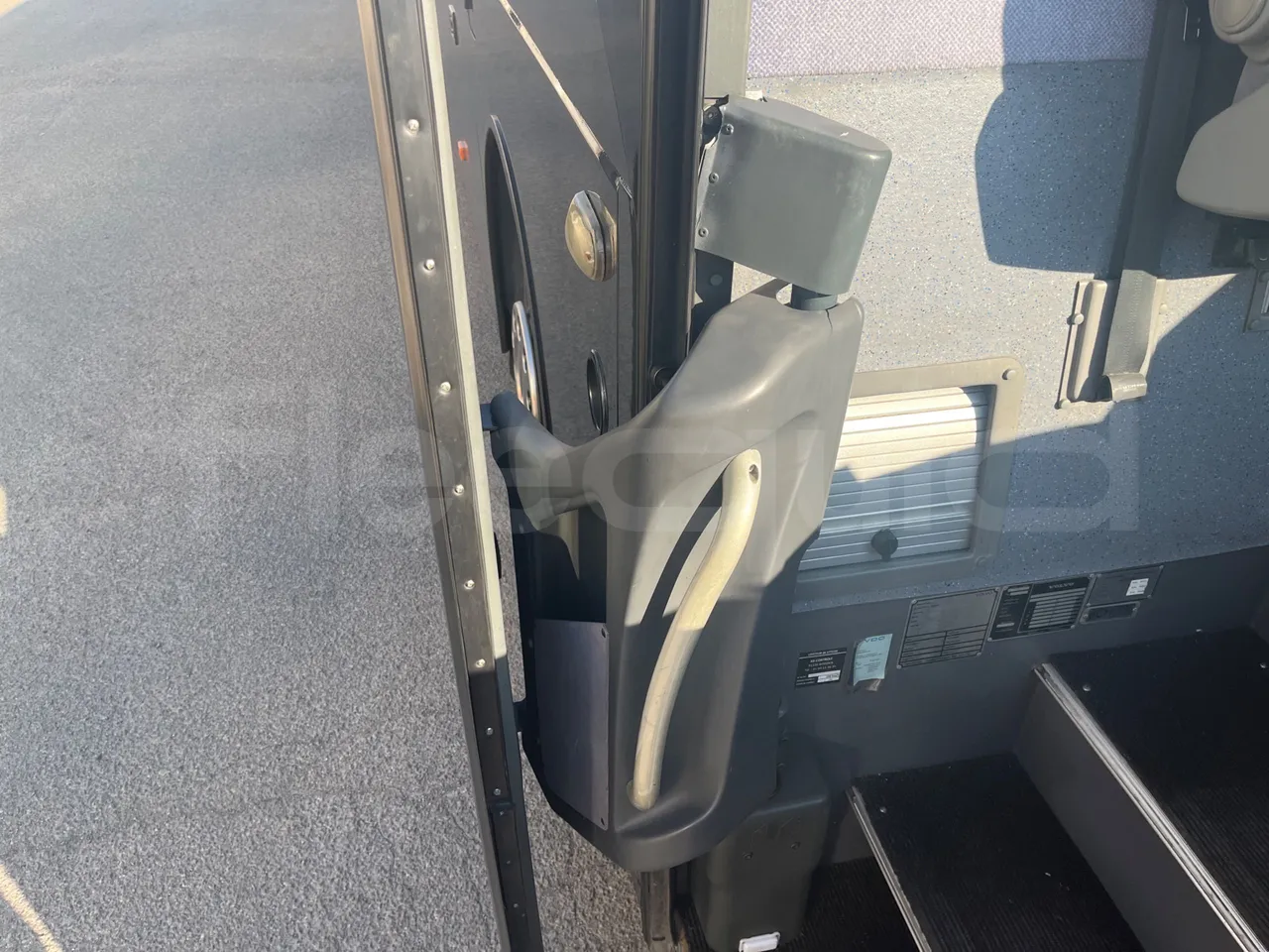 Volvo 9500 B4SC - EUR6 - 286kW - 12.290m - door mechanism photo