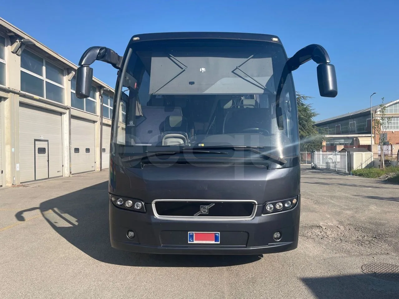 Volvo 9500 B4SC - EUR6 - 286kW - 12.290m - front photo