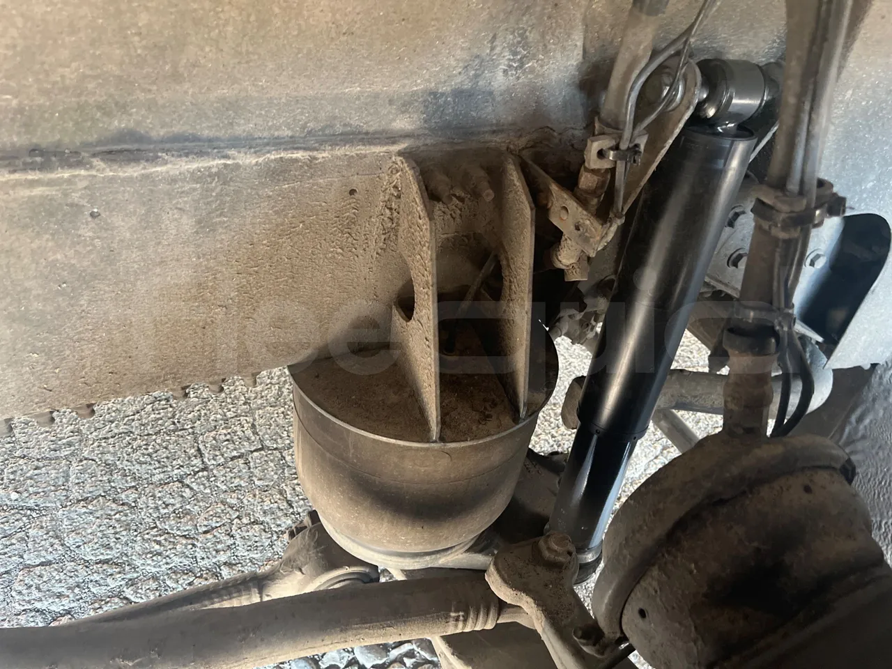 Volvo 9500 B4SC - EUR6 - 286kW - 12.290m - front shock absorbers left