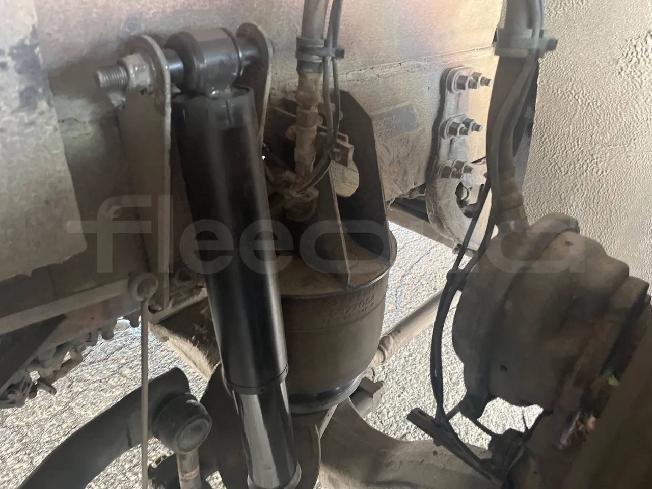 Volvo 9500 B4SC - EUR6 - 286kW - 12.290m - front shock absorbers right