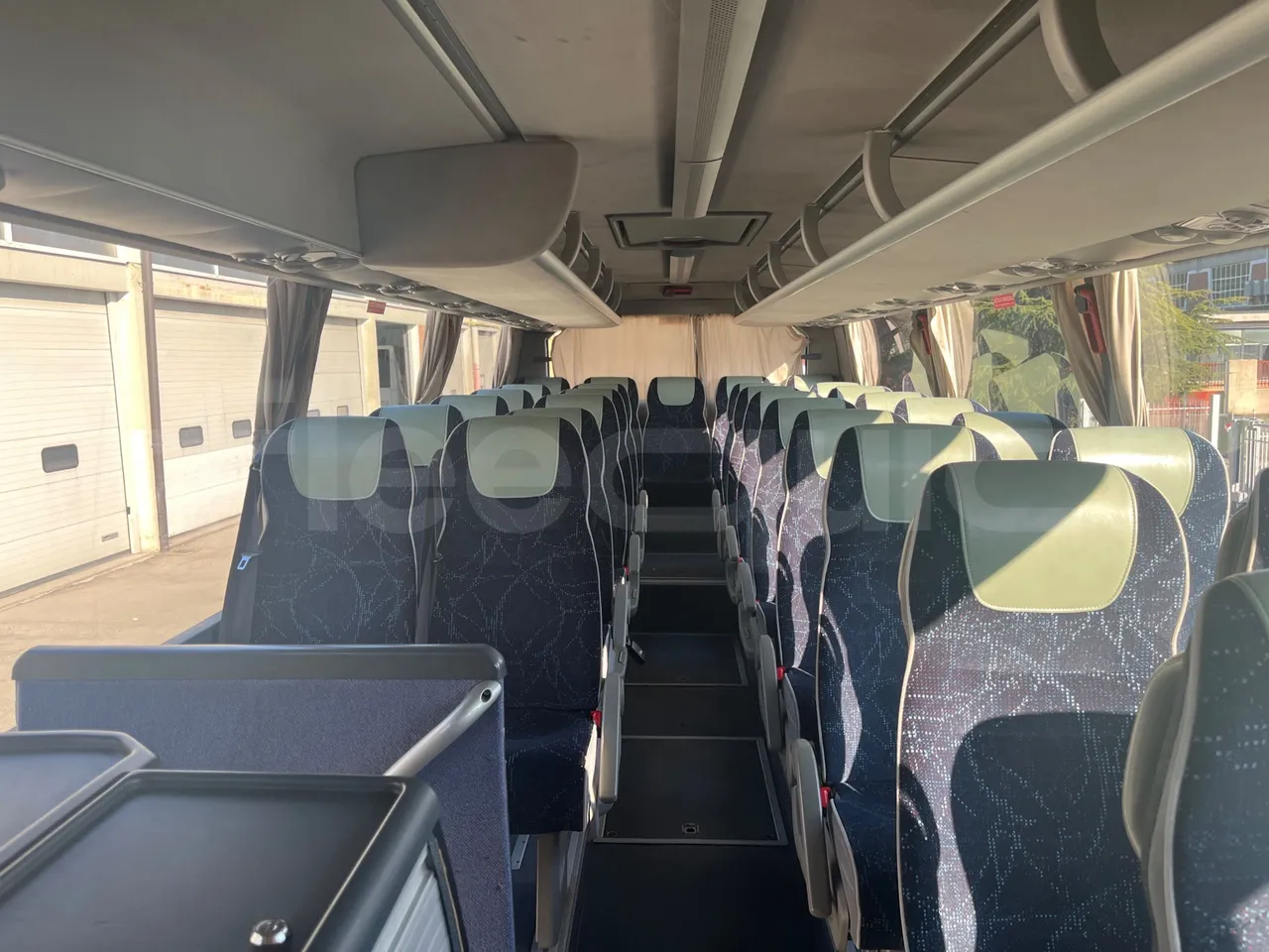 Volvo 9500 B4SC - EUR6 - 286kW - 12.290m - reverse view middle aisle