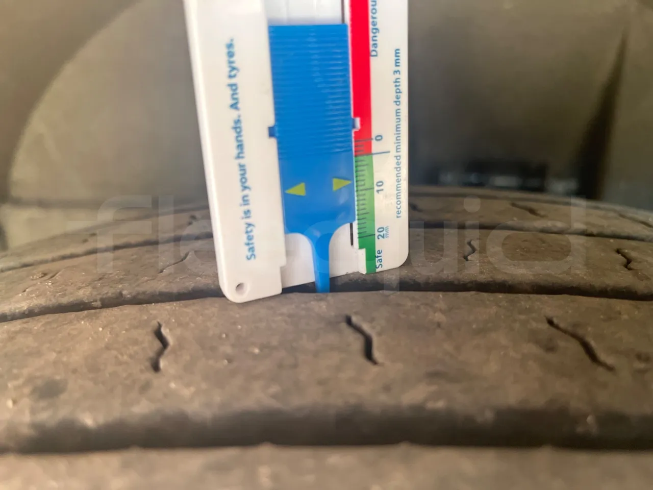 Volvo 9500 B4SC - EUR6 - 286kW - 12.290m - tread condition front tires left