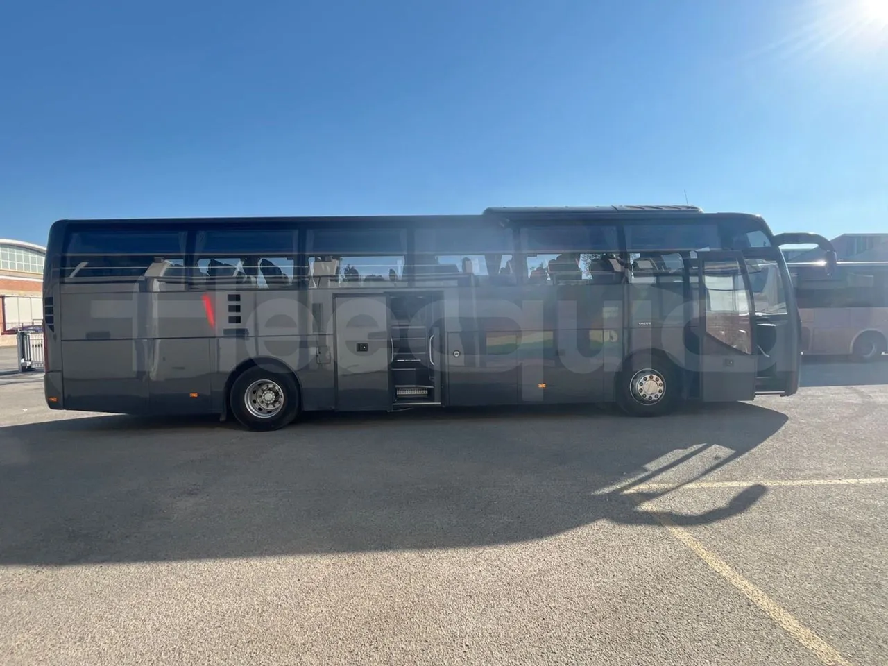 Volvo 9500 B4SC - EUR6 - 286kW - 12.290m - right side doors closed