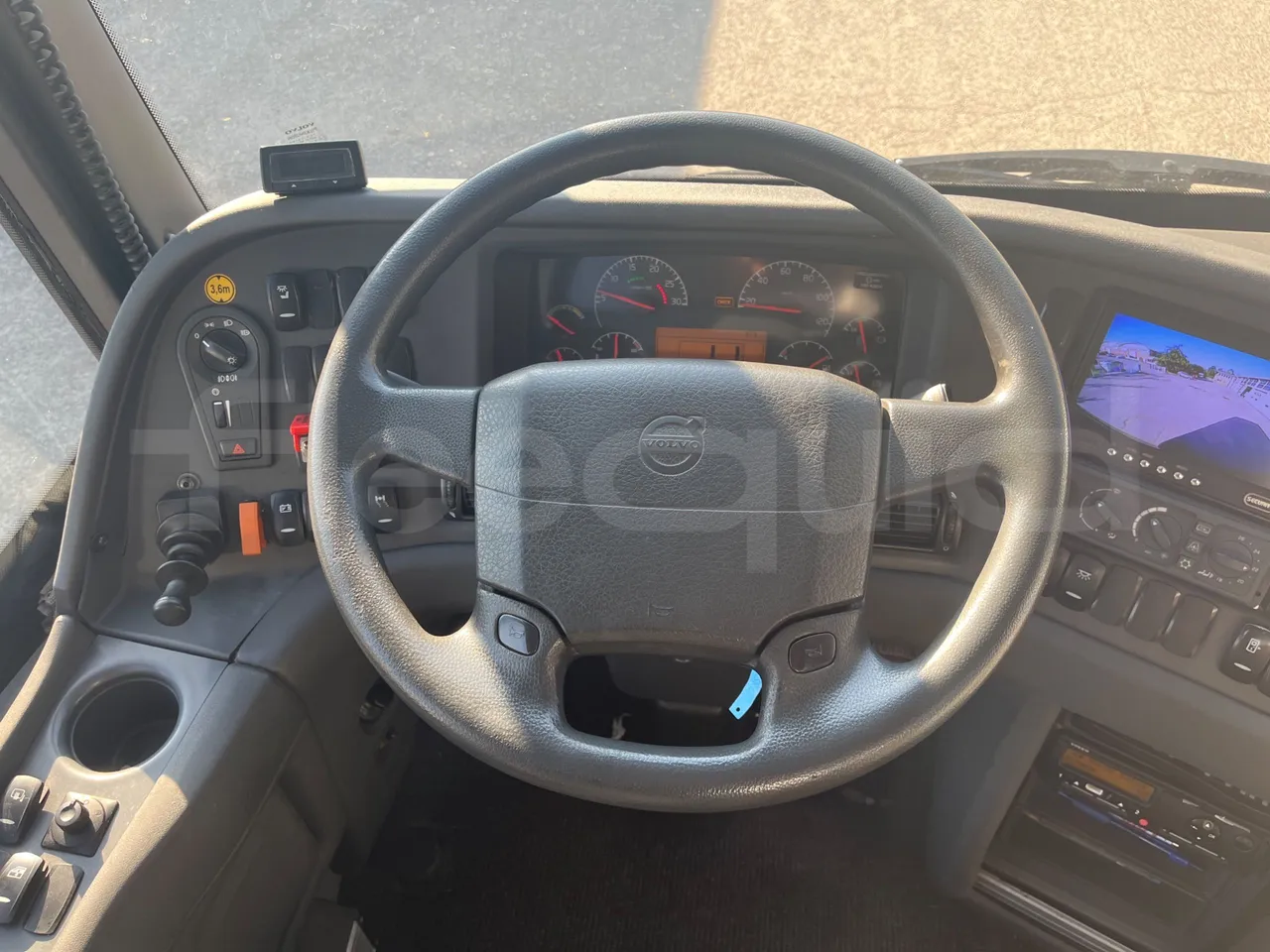 Volvo 9500 B4SC - EUR6 - 286kW - 12.290m - steering wheel photo