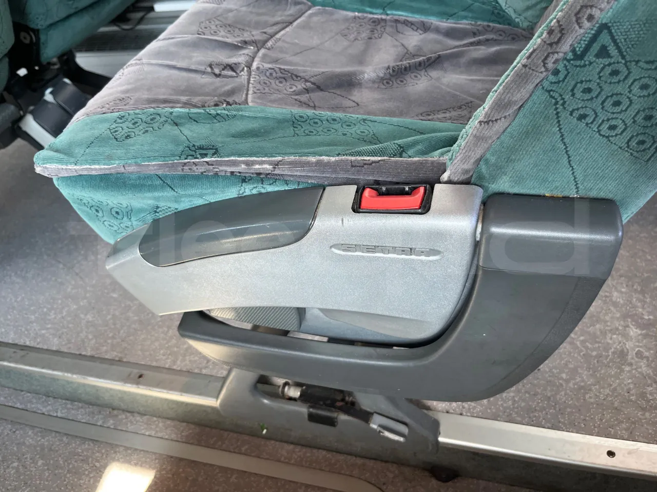 Setra S 417 S417 HDH/ Euro 4 - 350 Kw - 13,85 Mt - armrest detail photo