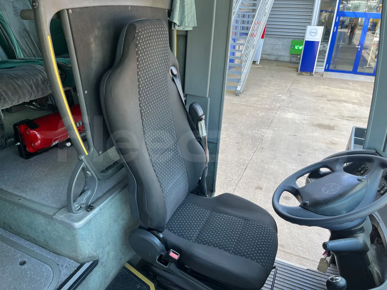 Setra S 417 S417 HDH/ Euro 4 - 350 Kw - 13,85 Mt - driver's seat photo (mandatory for bus to scrap)