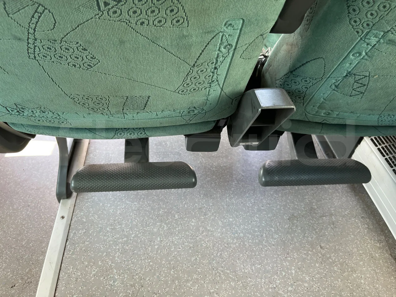 Setra S 417 S417 HDH/ Euro 4 - 350 Kw - 13,85 Mt - footrest detail photo