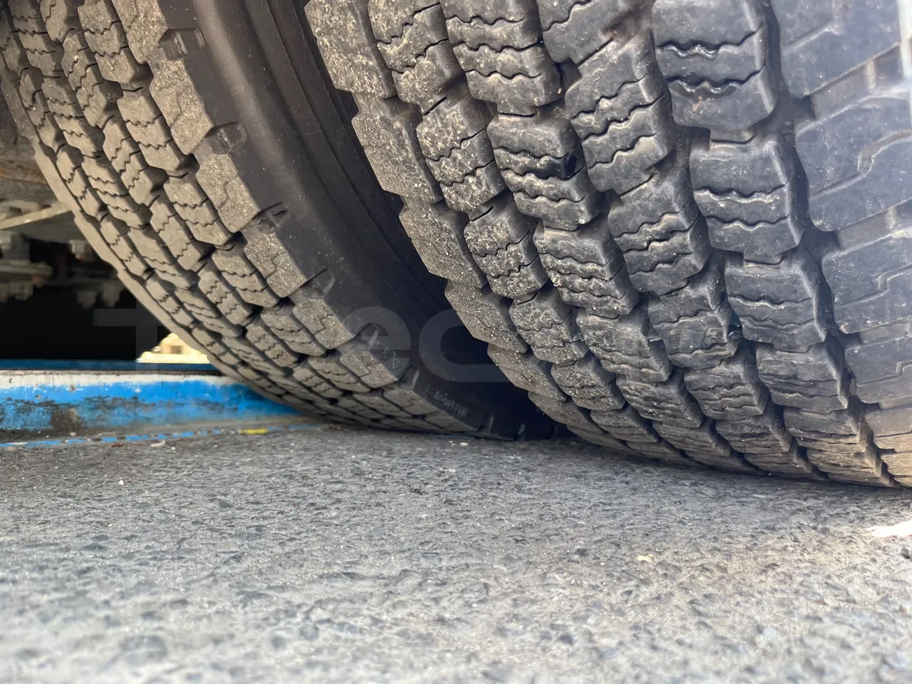 Setra S 417 S417 HDH/ Euro 4 - 350 Kw - 13,85 Mt - tread condition second axle tires left