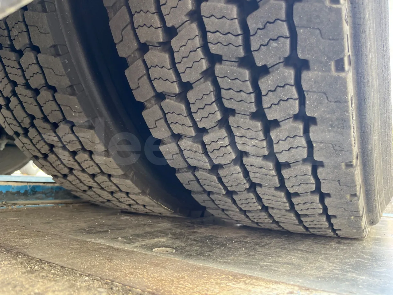 Setra S 417 S417 HDH/ Euro 4 - 350 Kw - 13,85 Mt - tread condition second axle tires right