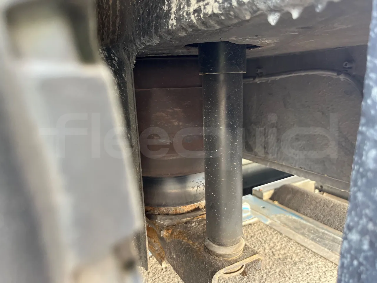 Setra S 417 S417 HDH/ Euro 4 - 350 Kw - 13,85 Mt - axle 2 shock absorbers 1 left