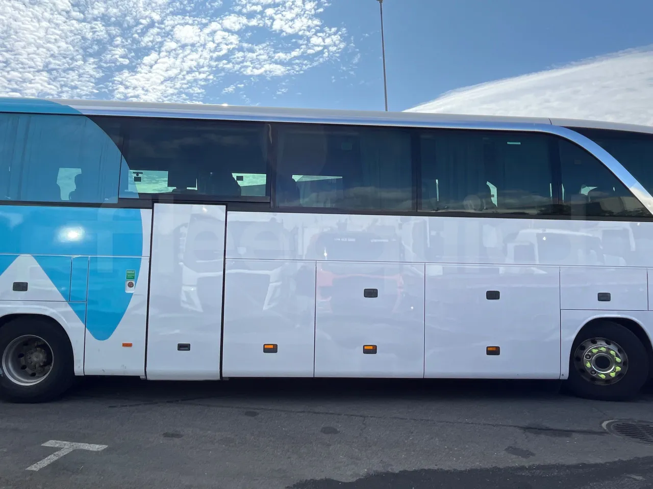 Setra S 417 S417 HDH/ Euro 4 - 350 Kw - 13,85 Mt - right side doors closed