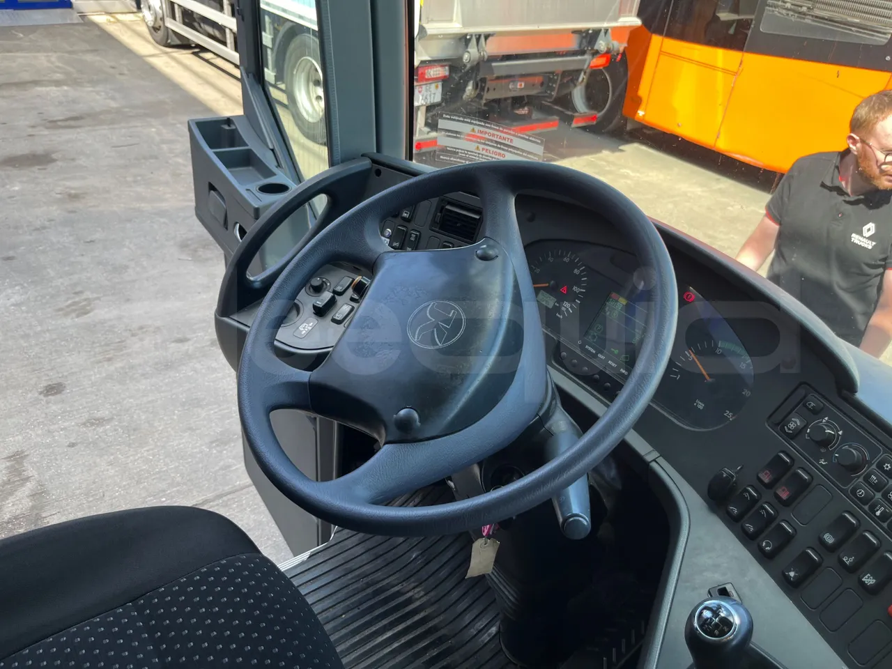 Setra S 417 S417 HDH/ Euro 4 - 350 Kw - 13,85 Mt - steering wheel photo