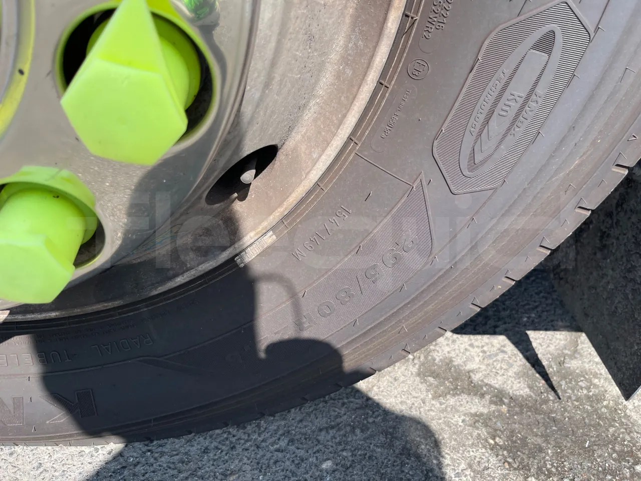 Setra S 417 S417 HDH/ Euro 4 - 350 Kw - 13,85 Mt - front left tire measurements