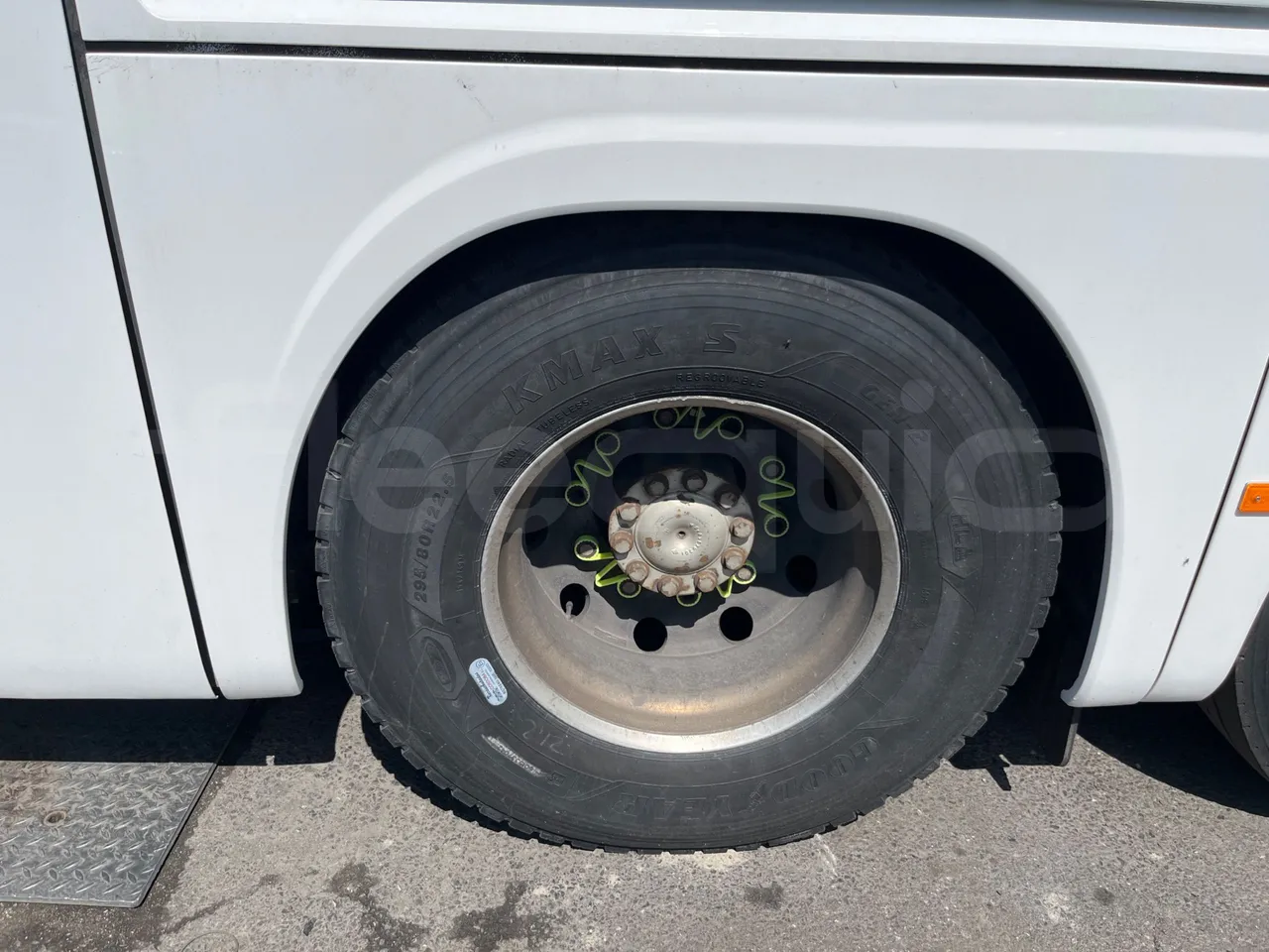 Setra S 417 S417 HDH/ Euro 4 - 350 Kw - 13,85 Mt - rear left tire photo