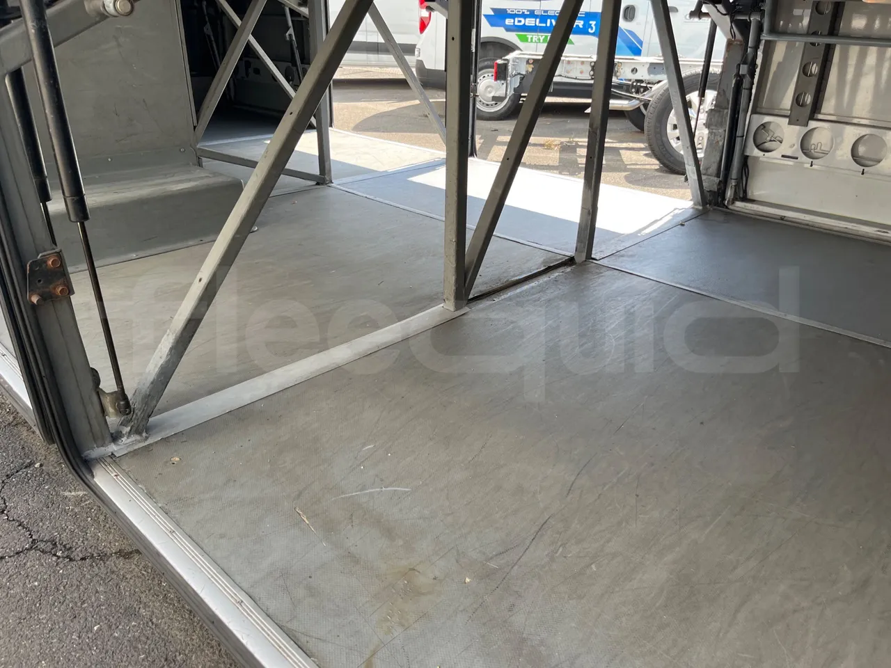 Setra S 417 S417 HDH/ Euro 4 - 350 Kw - 13,85 Mt - under carpet photo