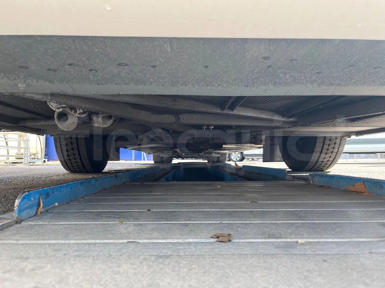 Setra S 417 S417 HDH/ Euro 4 - 350 Kw - 13,85 Mt - front undercarriage from front