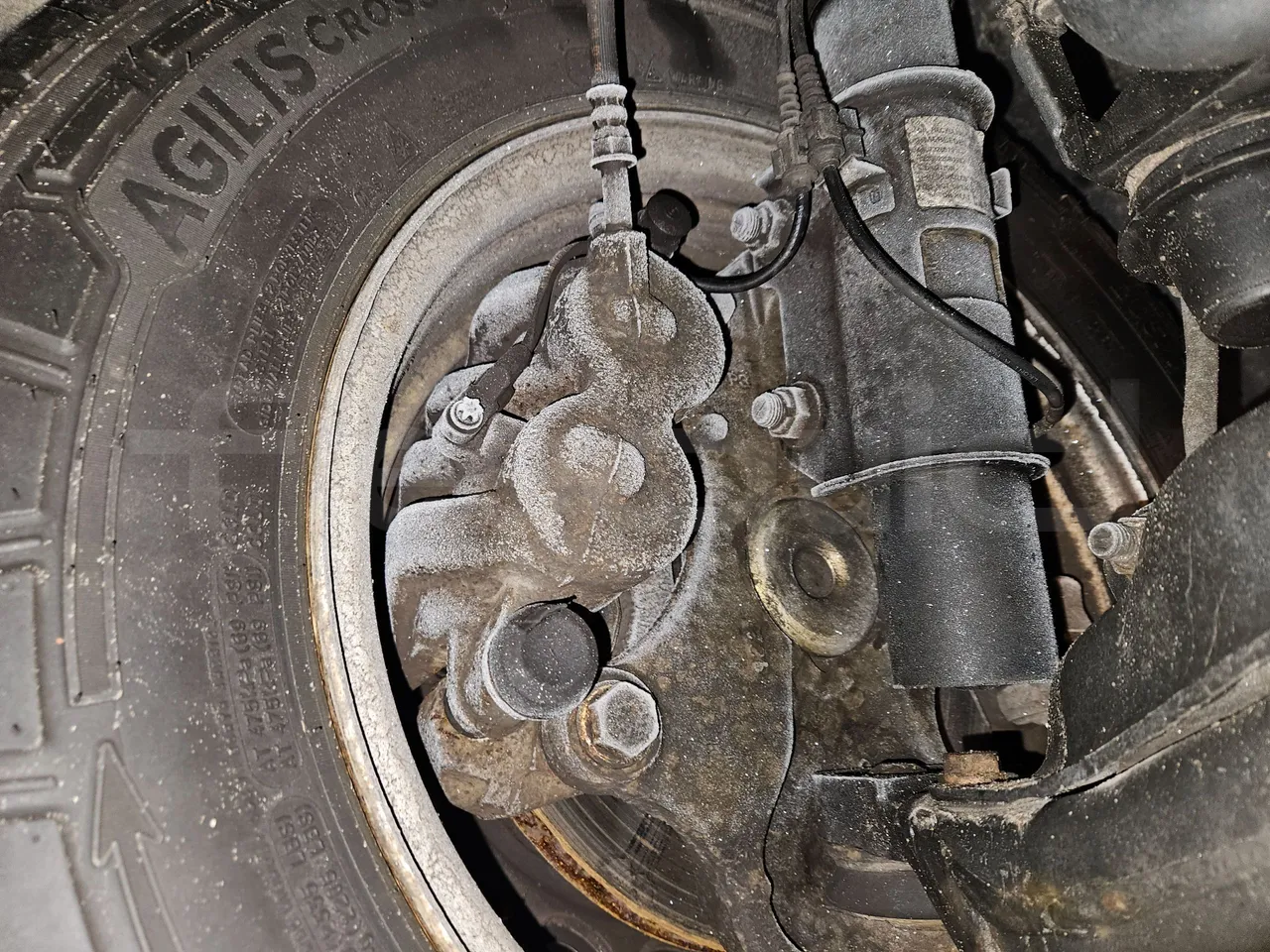 Mercedes-Benz Sprinter 906BB55 - Euro6 - 140kW - 7.765mt - front brake calipers left