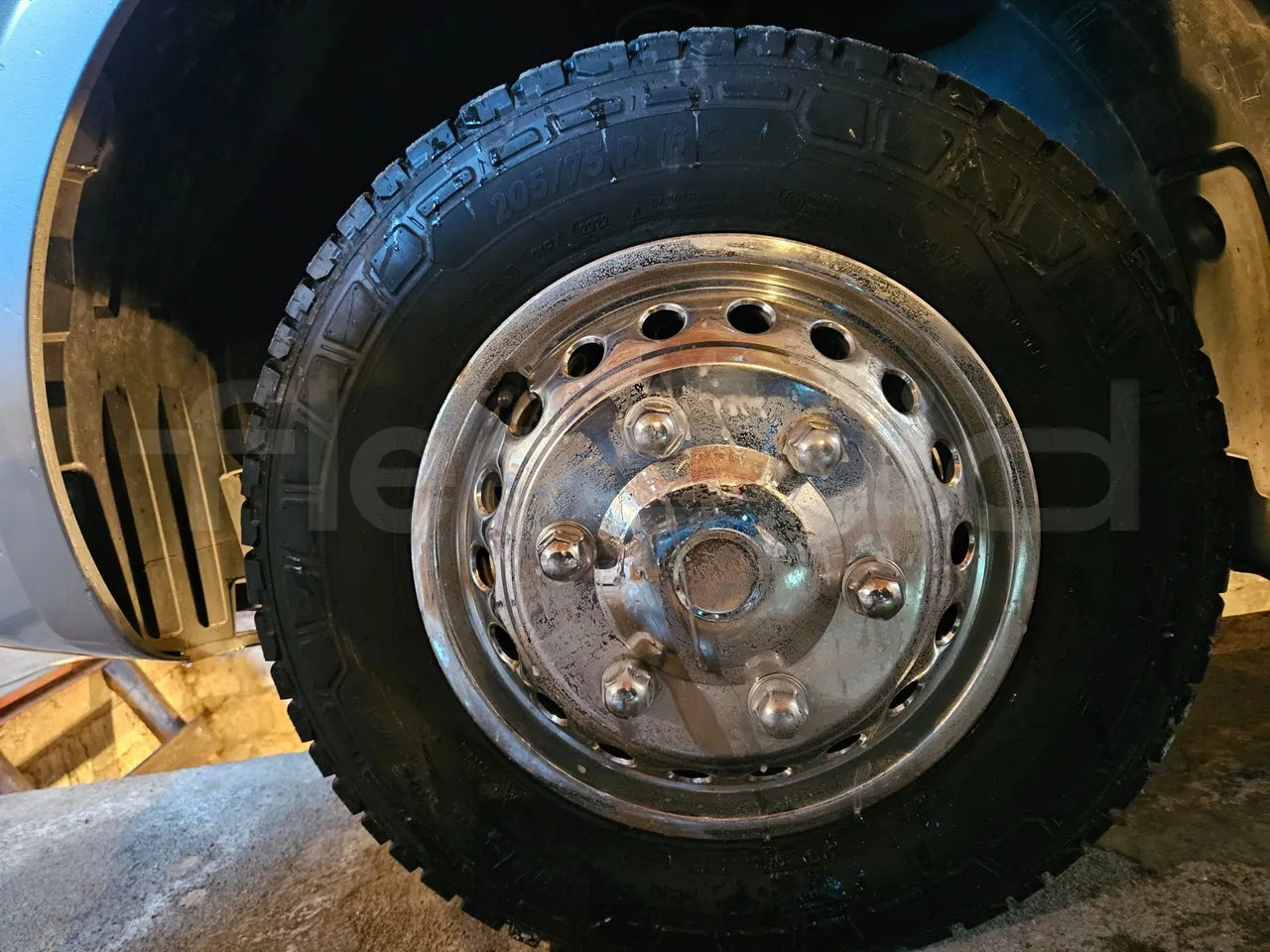 Mercedes-Benz Sprinter 906BB55 - Euro6 - 140kW - 7.765mt - front left tire measurements
