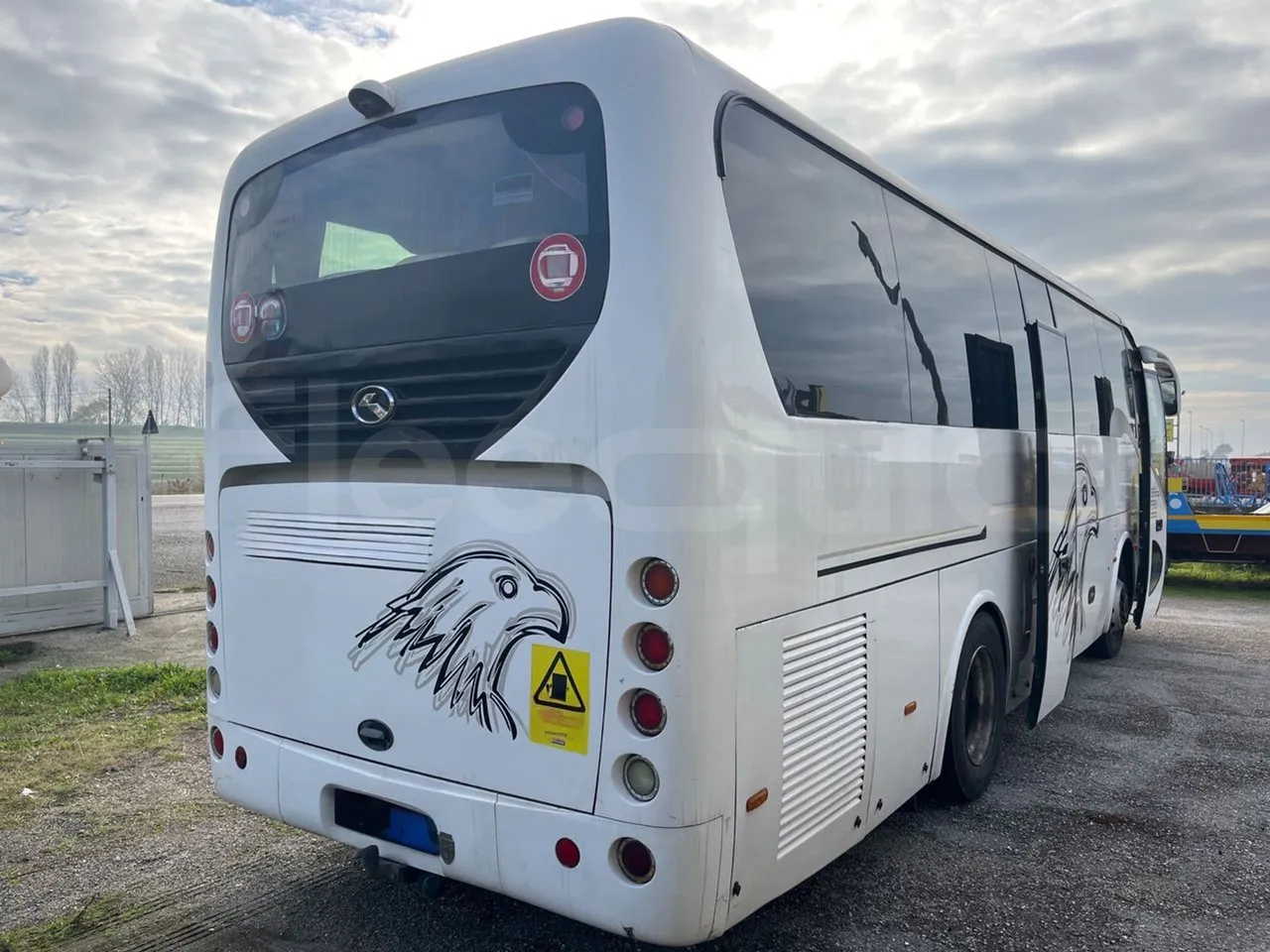 King Long XMQ6900 XMQ6900-3 - Euro5 - 178kW - 8.995mt - 3/4 right rear doors open