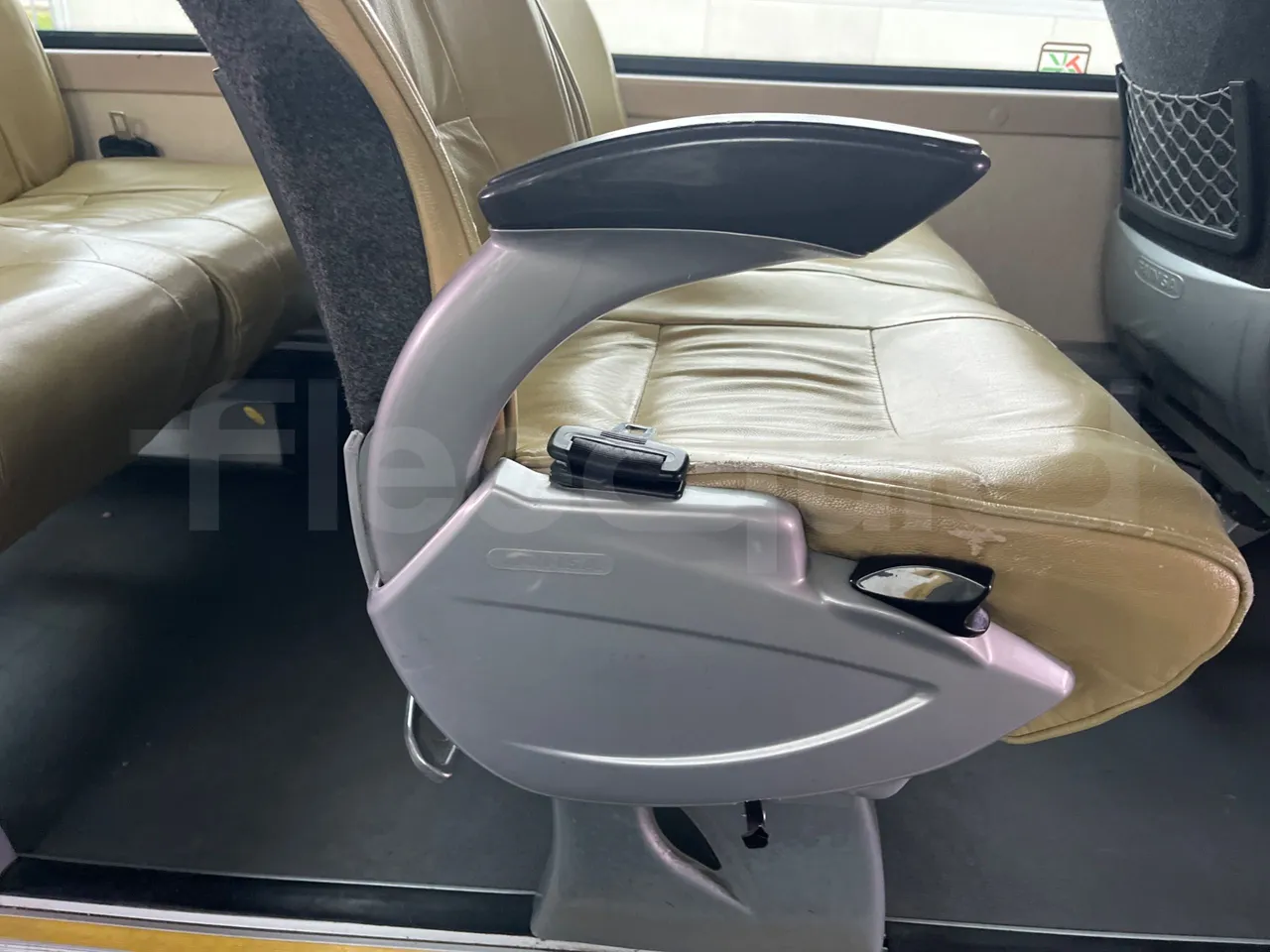 King Long XMQ6900 XMQ6900-3 - Euro5 - 178kW - 8.995mt - armrest detail photo