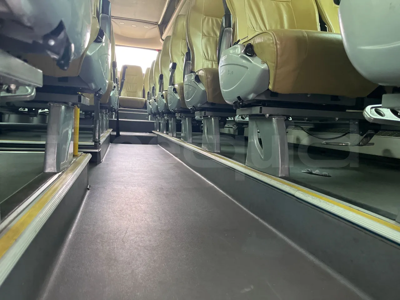 King Long XMQ6900 XMQ6900-3 - Euro5 - 178kW - 8.995mt - seat brackets photo