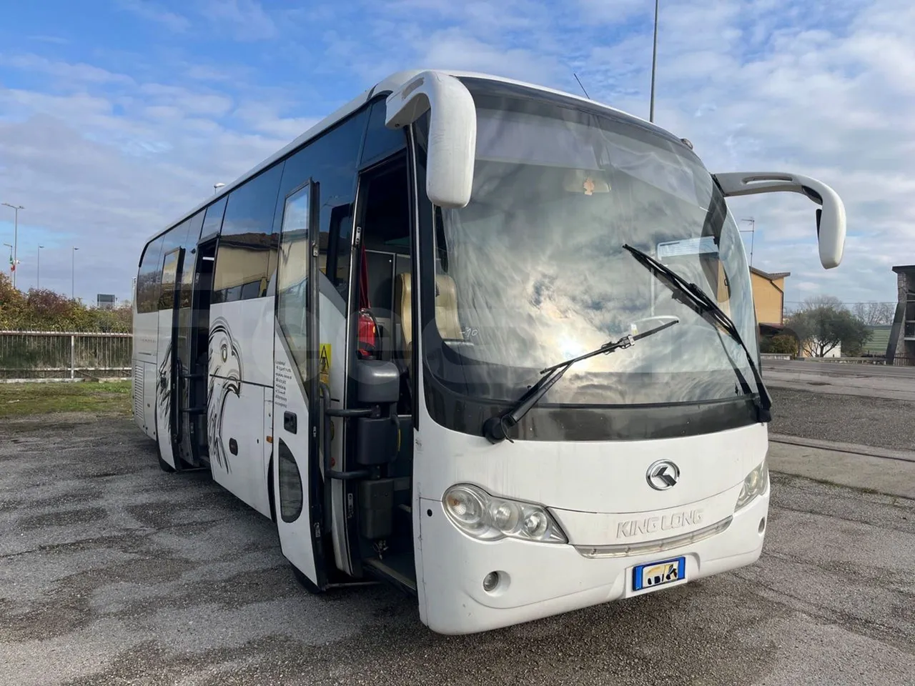 King Long XMQ6900 XMQ6900-3 - Euro5 - 178kW - 8.995mt - Base cover photo