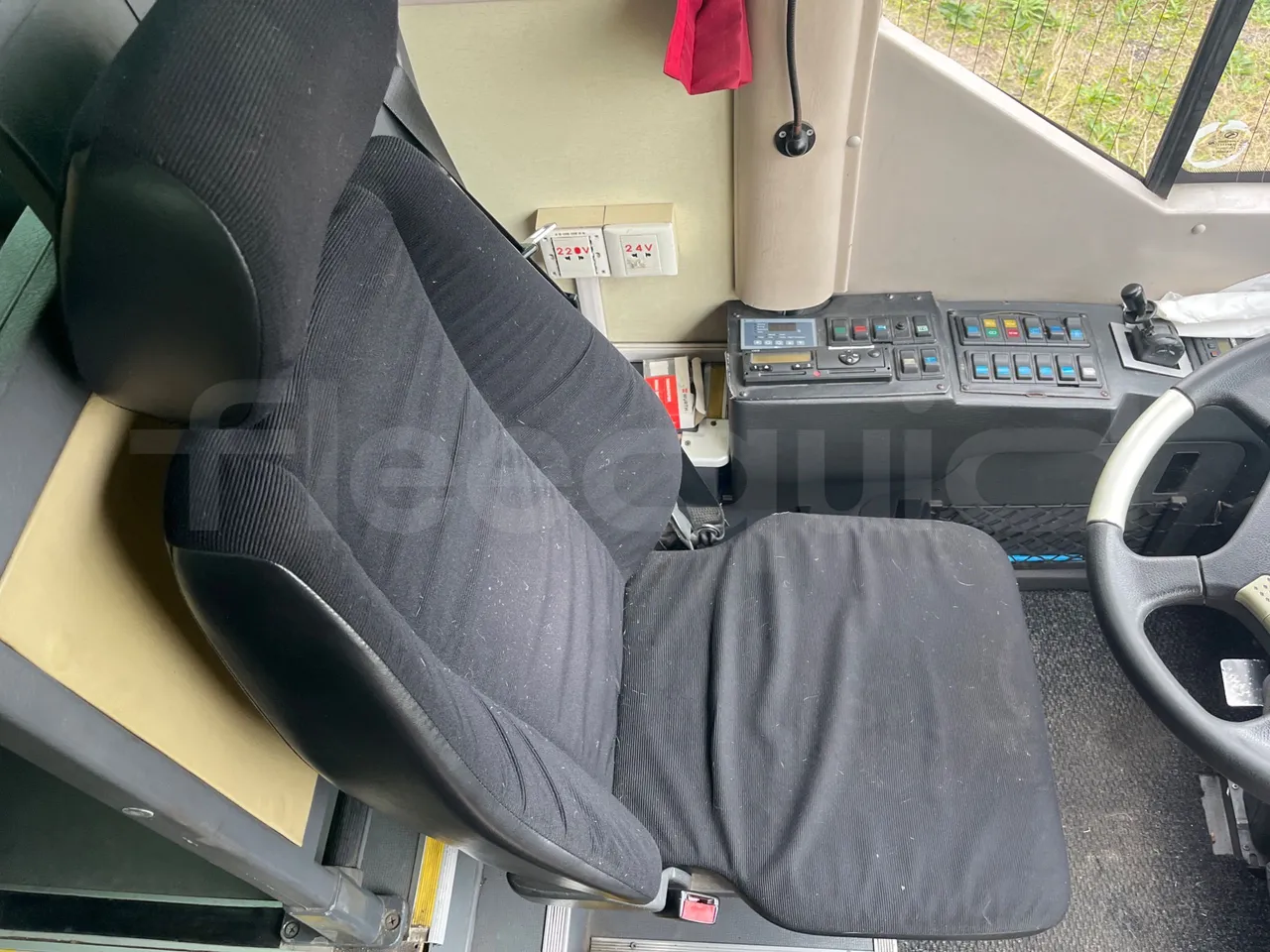 King Long XMQ6900 XMQ6900-3 - Euro5 - 178kW - 8.995mt - driver's seat photo