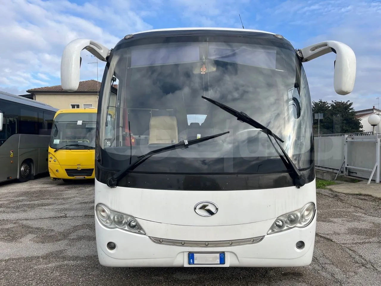 King Long XMQ6900 XMQ6900-3 - Euro5 - 178kW - 8.995mt - front photo