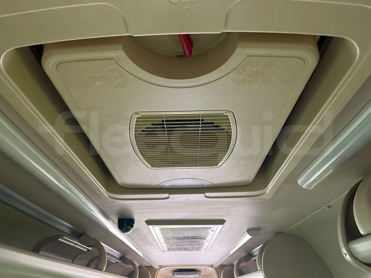 King Long XMQ6900 XMQ6900-3 - Euro5 - 178kW - 8.995mt - roof hatch 1