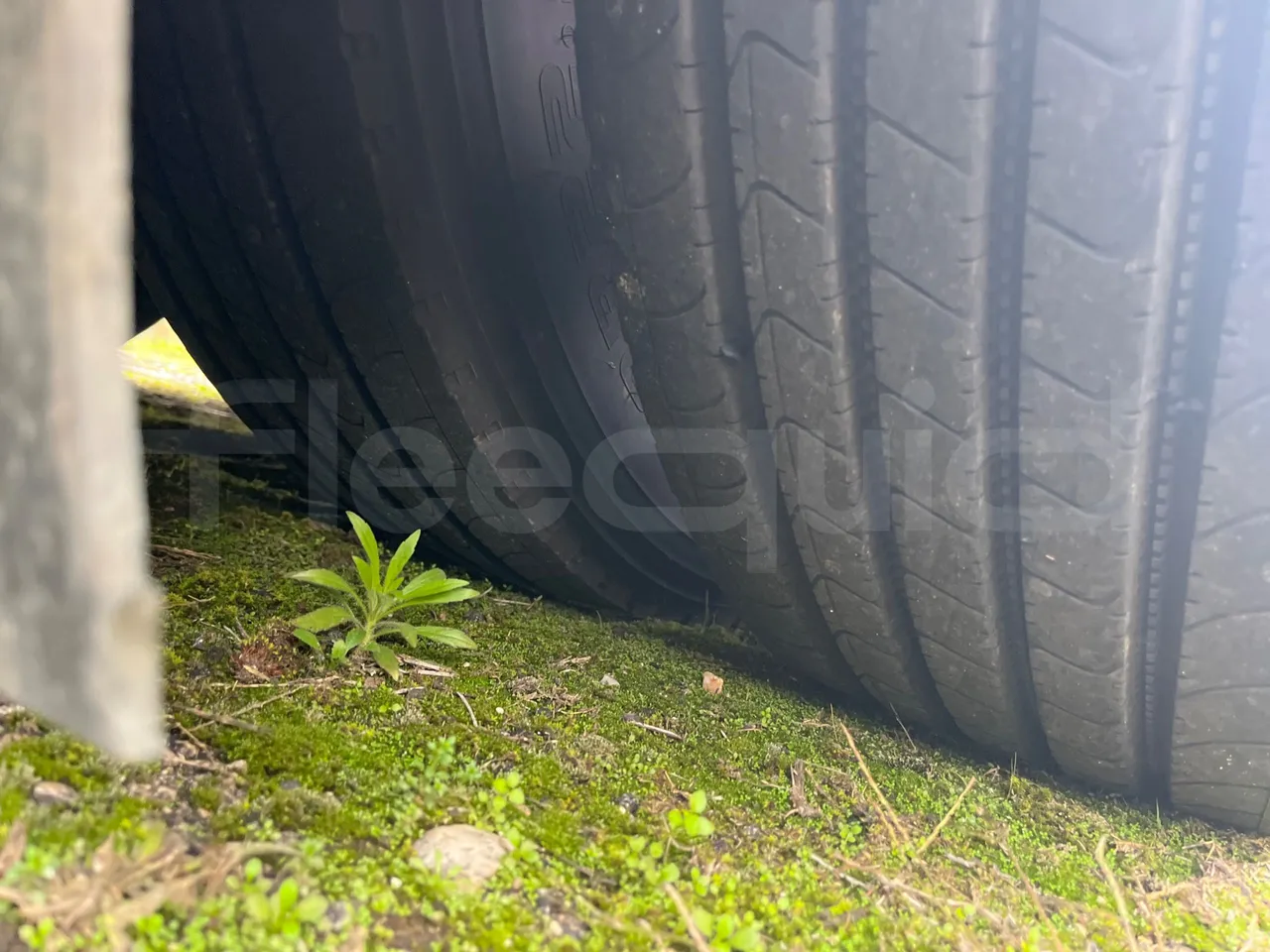 King Long XMQ6900 XMQ6900-3 - Euro5 - 178kW - 8.995mt - tread condition front tires left